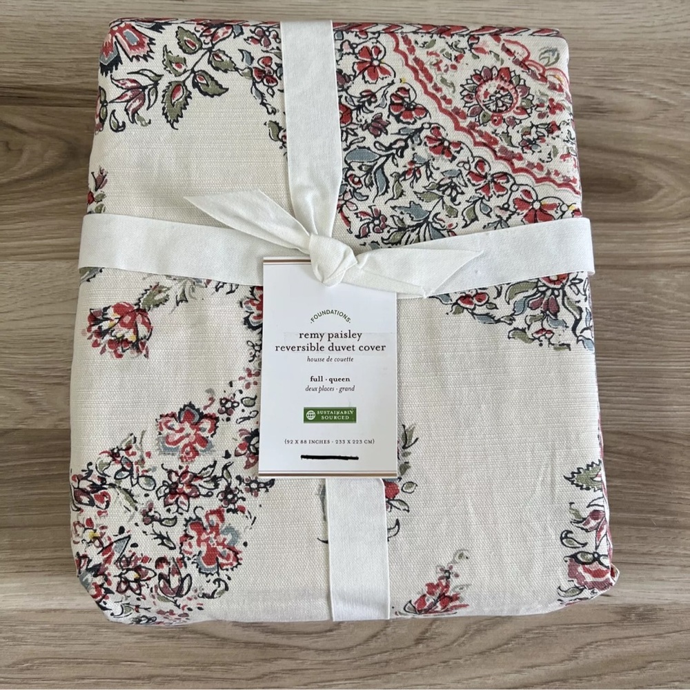 Pottery Barn Remy Paisley Reversible Duvet Cover - Red and Cream